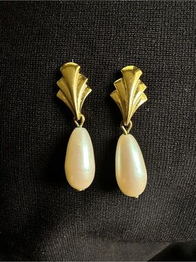 Monet Pierced Drop, Art Deco style Dangling Earrings, Gold Tone, Faux Pearls